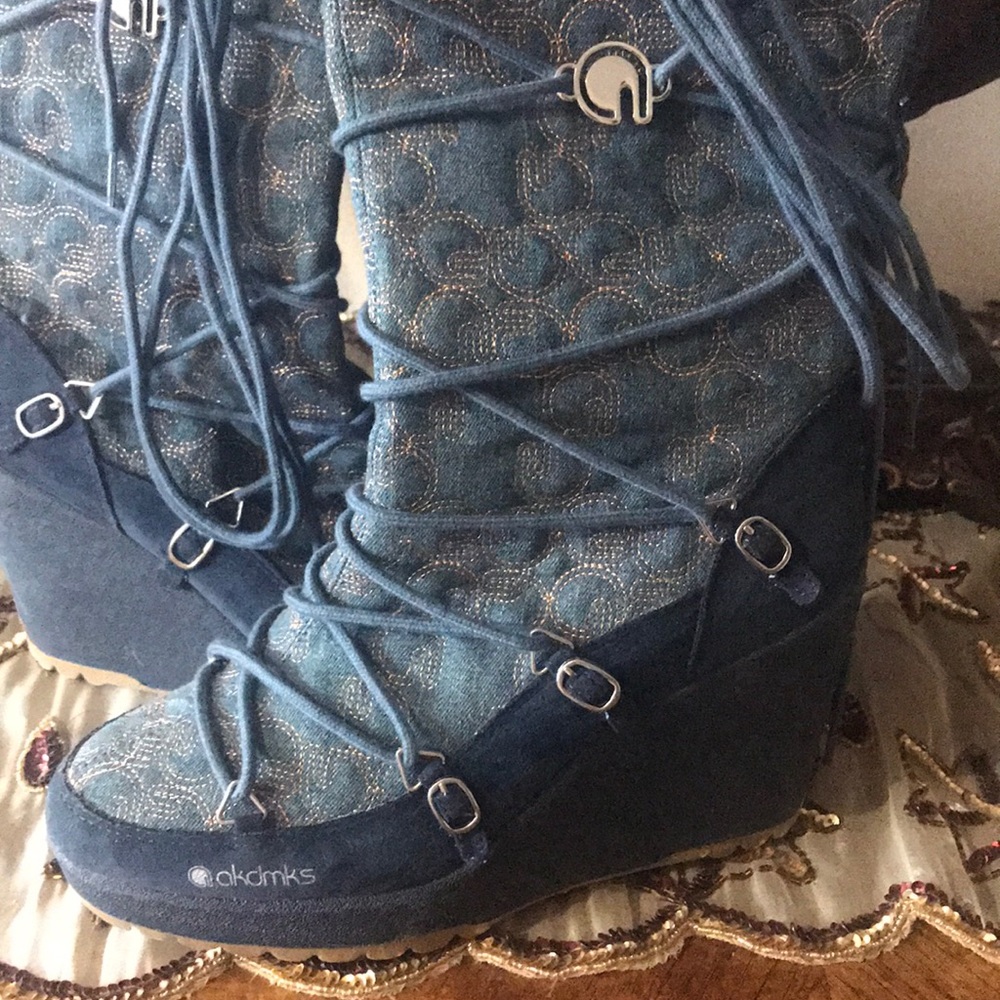 Boots - Picture 2 of 6